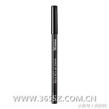 倾盆大雨中一条彩色眼线能缓解你阴郁的心情