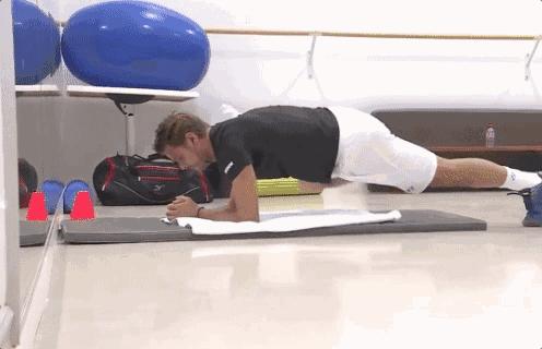 网球发球动作干货,初学网球发球动作技术讲解