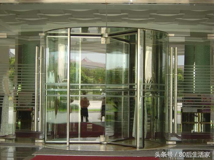 大东区定制三翼旋转门厂家,水晶门旋转门