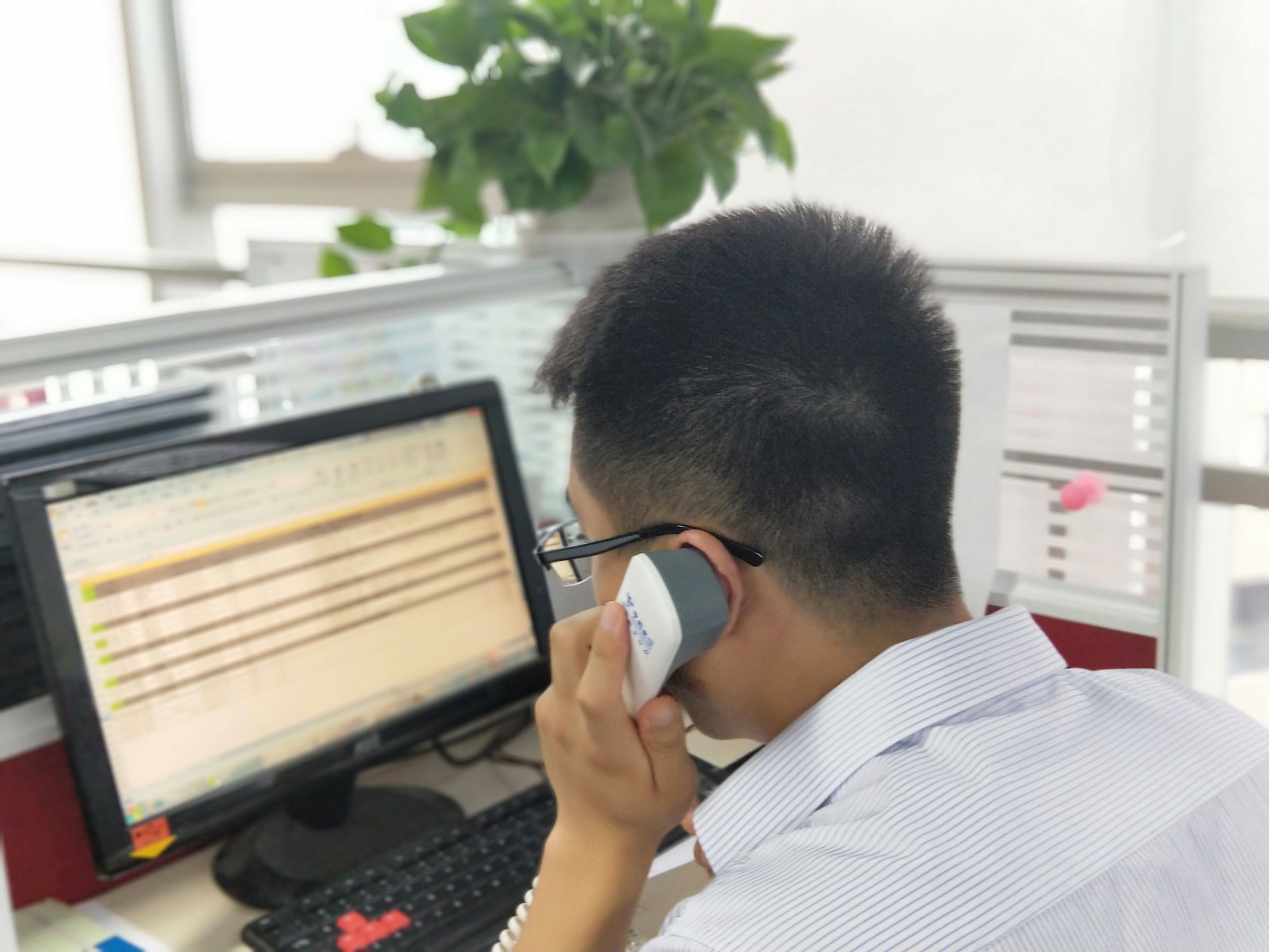 一天签约3个商家,一天签约4家店