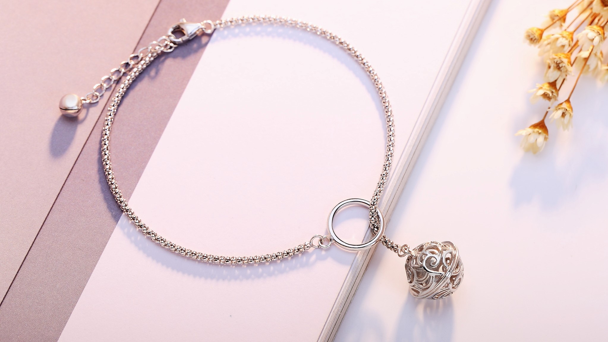 珠宝佩戴有什么讲究,买完珠宝送什么礼品比较吸引人