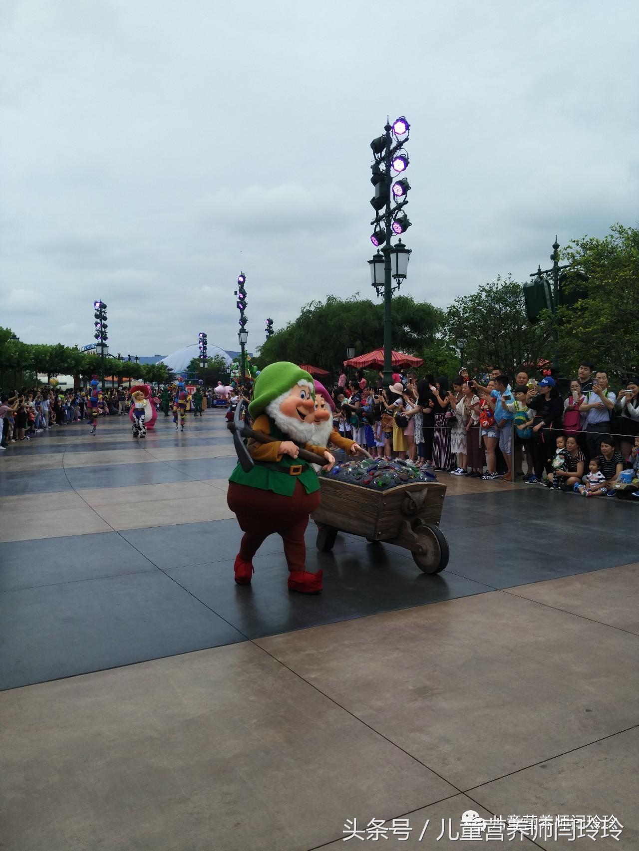 下雨天去迪士尼玩有影响吗,下雨天的迪士尼巡游