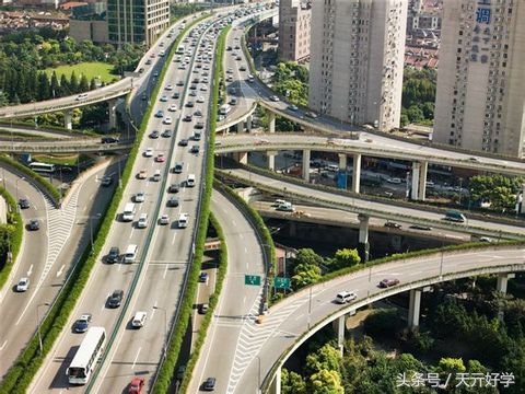 “匝道走错了你会掉头么”？老司机教你“正确上下高架”避免扣分