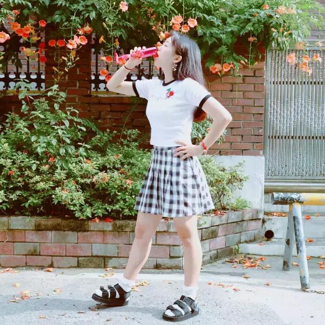 一拍照表情动作就扭曲,一拍照就紧张脸部僵硬