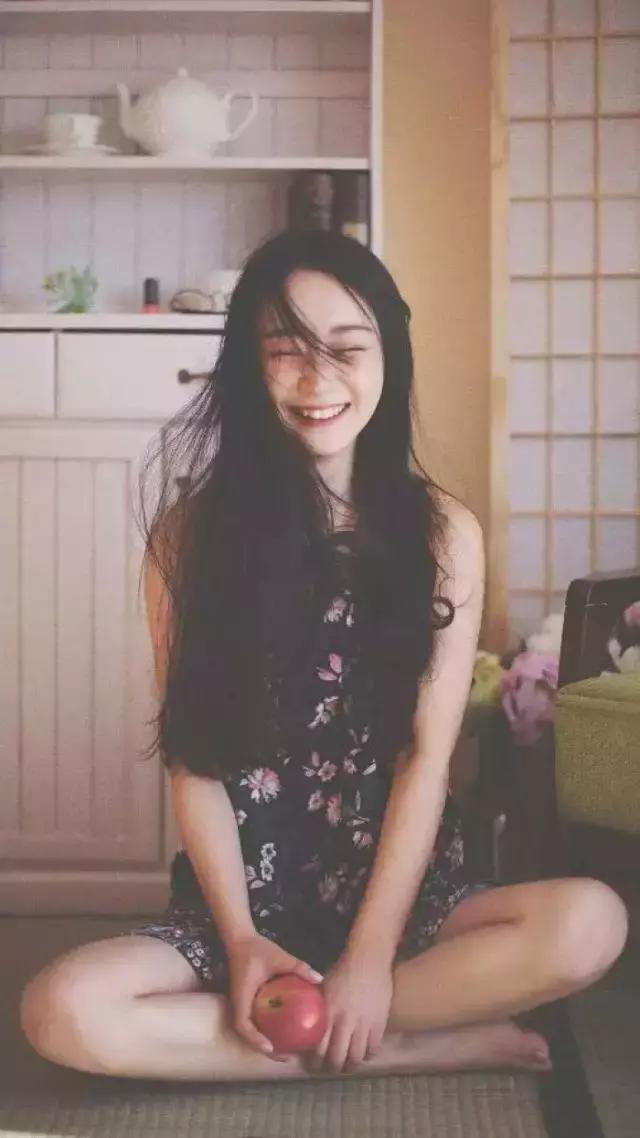 面部表情尴尬僵硬不自然怎么拍照,一拍照肢体就僵硬就尴尬