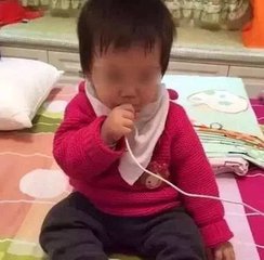 宝宝舔充电线头会被电死吗,婴儿舔充电头触电