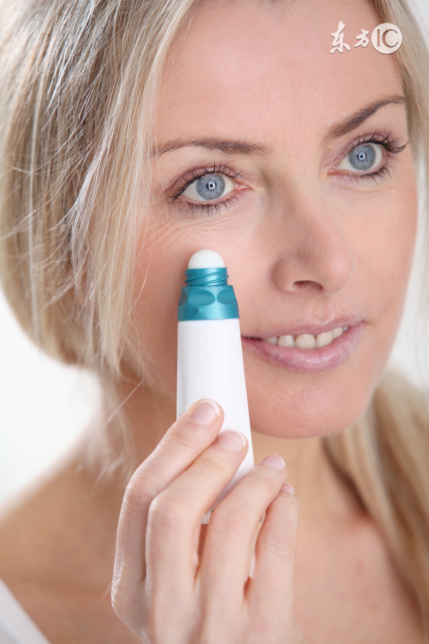 额头痘痘反反复复下不去,额头下巴总是反复长痘痘怎么去除