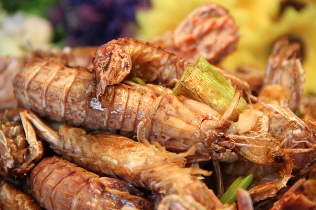 椒盐皮皮虾吃起来有点麻烦,一款非常好吃的盐焗皮皮虾