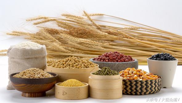 于康讲高血脂人如何吃坚果,于康教授讲降血脂食物