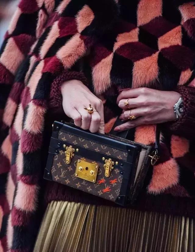 lv邮差包经典款式,lv最值得购买的款式