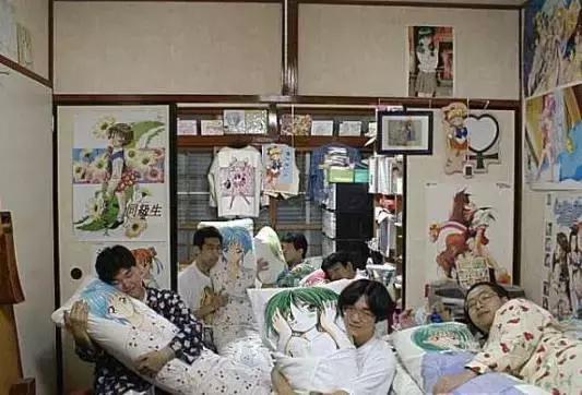 为什么日本那么多年轻人穿西装,日本人什么时候开始流行穿西装