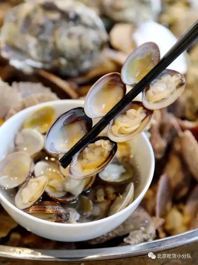 三里屯的豪放派海鲜，直接把渔船搬进了店