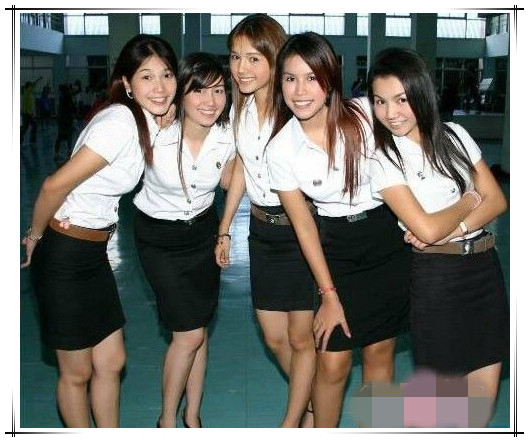 校服大比拼哪个国家的校服更丑,各国校服比拼小视频