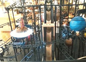 这家店挂着音乐盒的招牌，里面竟然藏着一个免费游乐园？