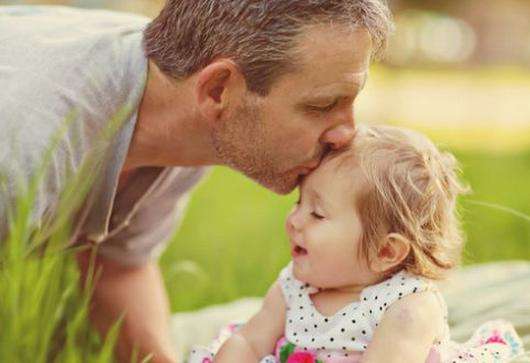 宝爸在育儿过程中具有三大优势,育儿中宝爸不应该做什么