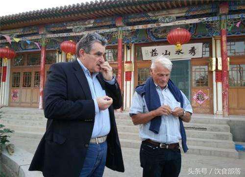 外国人怎么吃瓜子,中国人和外国人吃瓜子的区别