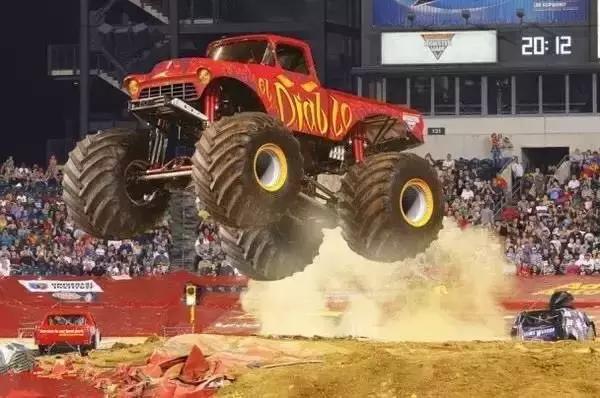 大脚怪比赛高难动作,大脚怪视频失误集锦