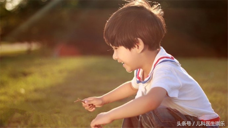 宝宝嘴里出现白白的是什么东西？