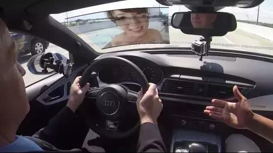 奥迪要把前挡风玻璃做成看片儿神器,老司机们上车不?