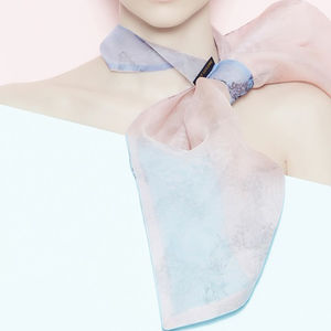 爱马仕丝巾旧款打折,爱马仕丝巾向女王致敬特别款