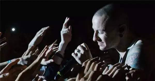linkinpark主唱为什么自缢,林肯公园主唱去世前录像曝光