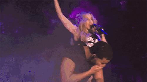 老牌Diva的抓马:Madonna信件曝光,称WhitneyHouston“平庸到可怕”