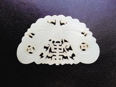 和田玉镂空心心相印玉佩,清代和田玉蝴蝶玉佩