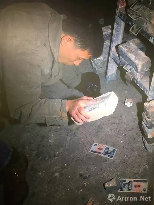 「带你看展览」街头、酒吧、工地…………没空间，大尾象是这样做展览的