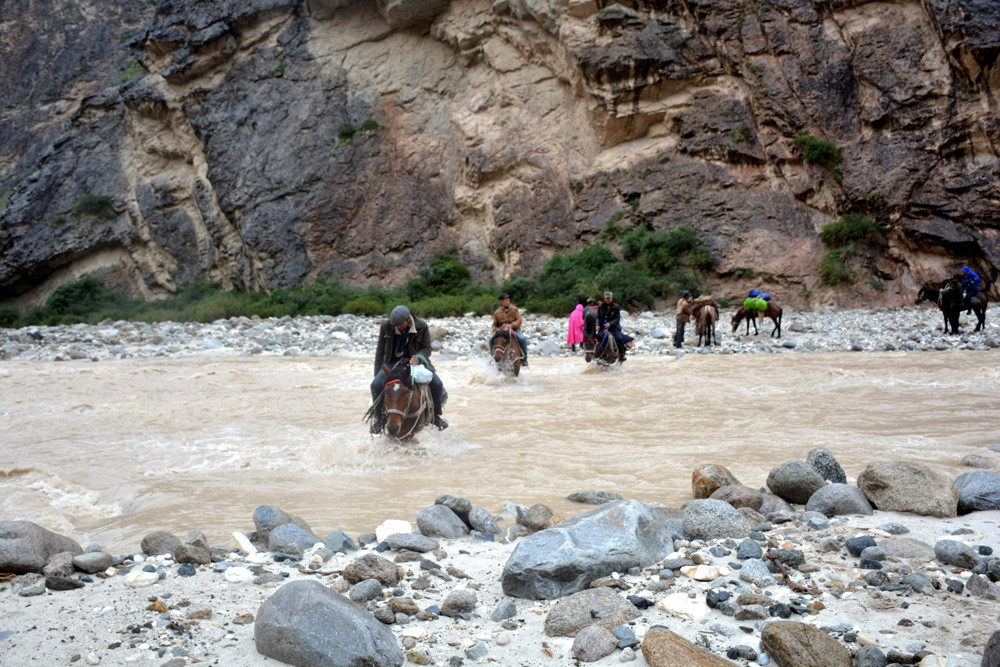 行者无疆-6月乌孙，漂洋过海为圣湖，翻山越岭因初心