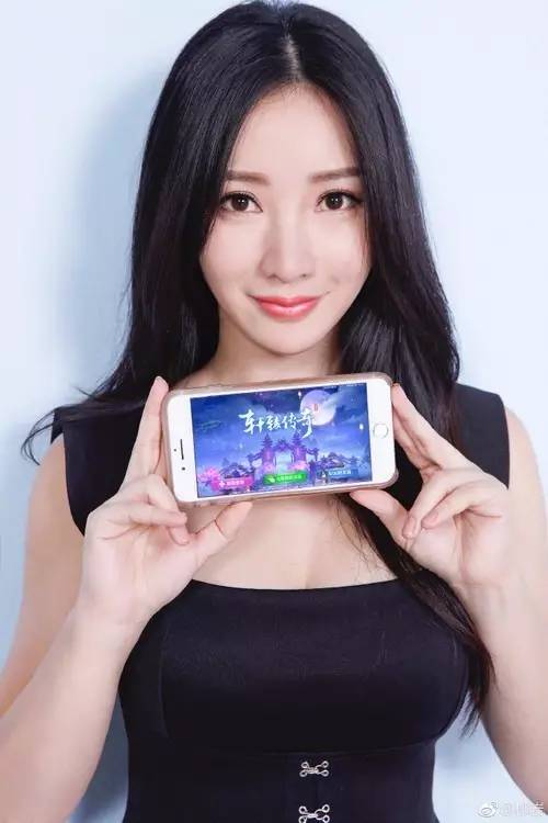 37岁的柳岩和马苏一起出席活动,37岁的柳岩和马苏出席活动