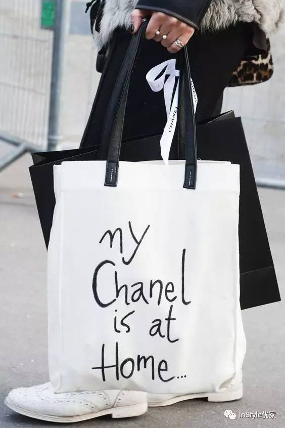 最流行的购物袋包包,今年流行的购物袋包