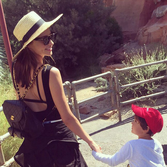 4款秋冬最in双肩包明星们都在背,今年最流行的一款双肩包