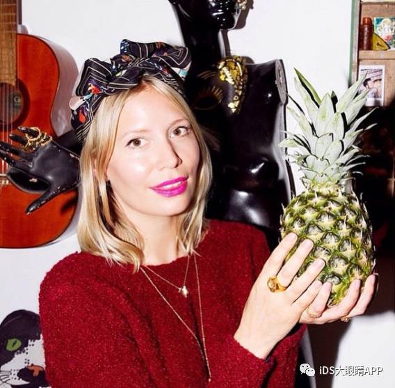 高圆圆同款婚戒一个多重,高圆圆直播带货手戴婚戒状态佳