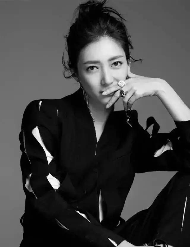 景甜赵丽颖的“炸毛丸子头”，让你减龄变少女！