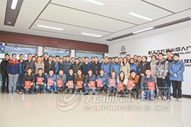 机器人新能源汽车,机器人新能源设备