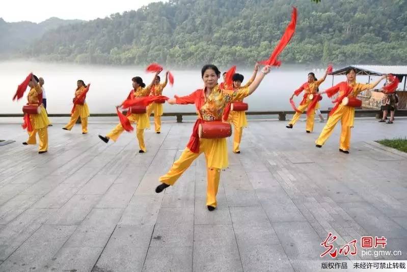 光明图刊,全民健身齐参与展示风采添活力