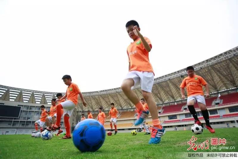 光明图刊,全民健身齐参与展示风采添活力