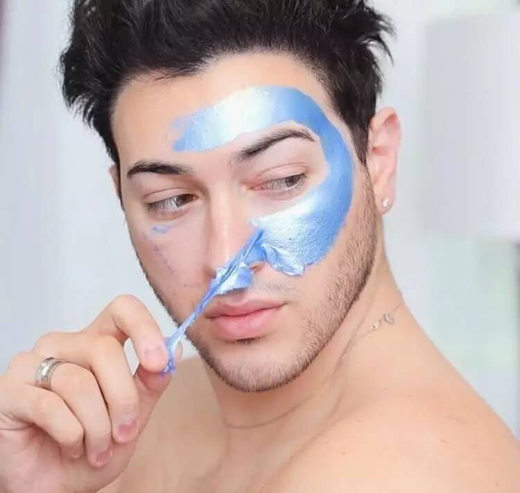 ins美妆博主，装扮世界的精灵