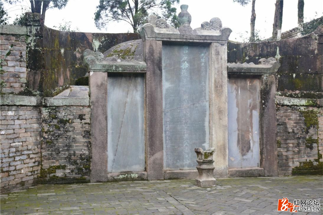 杜甫草堂故居是真实的吗,杜甫之墓真实照片