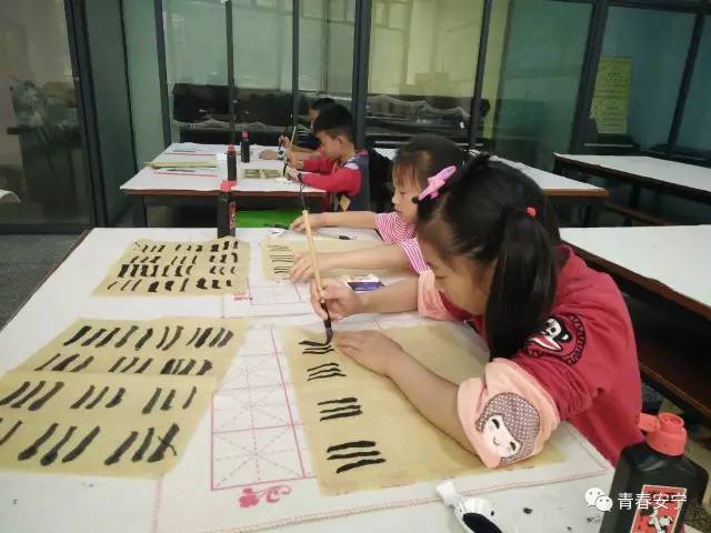 「关爱未成年人健康成长」开了学也可以上培训课！安宁市2017年秋季学期公益培训课程表出炉啦！快来报名吧~