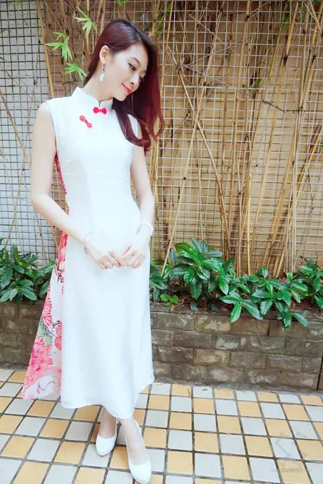 “莫澳欣，你设计的服装哪里可以买得到？！”