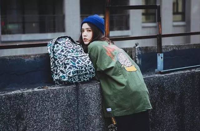 有没有好看的双肩包推荐啊,又好看又舒服的双肩包