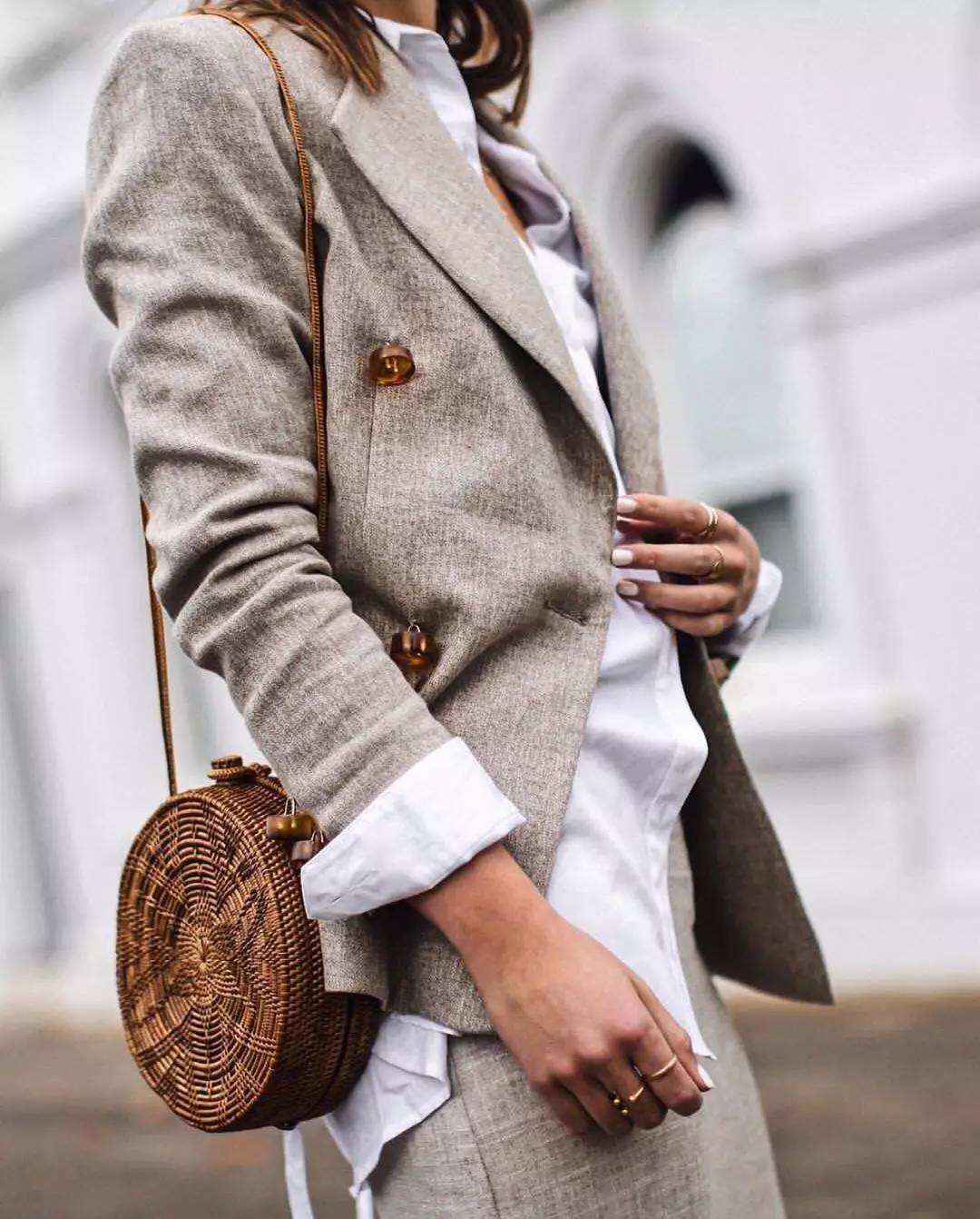 一夜入秋得添衣了,一夜入秋秋天衣服