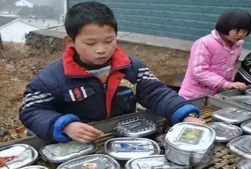 小时候上学时经历的生死瞬间,小时候上学的情景