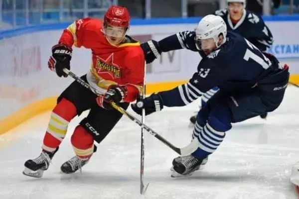 冰球里的门区越位是什么,冰球比赛蓝线和红线越位