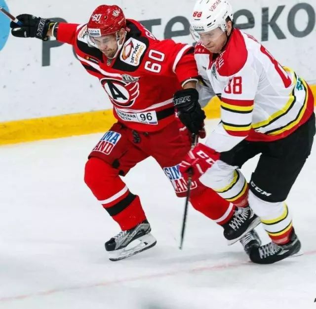 冰球比赛如果发生越位怎么办,冰球是犯规才能打架吗