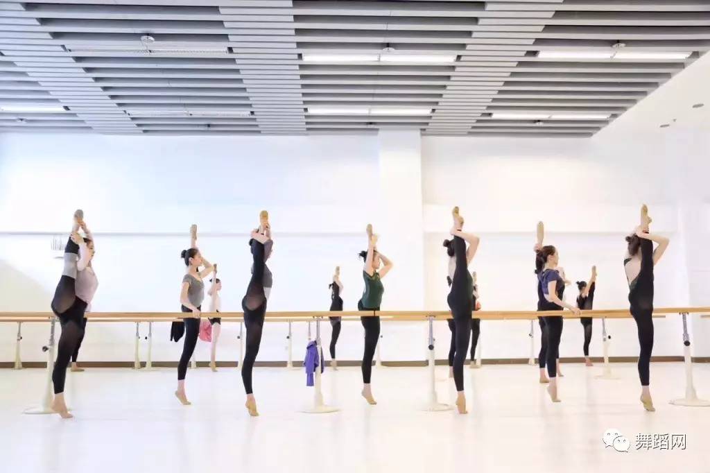 回功了么？长胖了么？开学的你撕腰搬腿，疼的想飞！