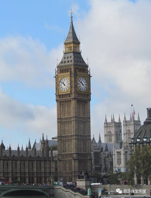 我选腕表的宗旨就是：根本看不出是块表！全宇宙最会“作妖”的表往里看