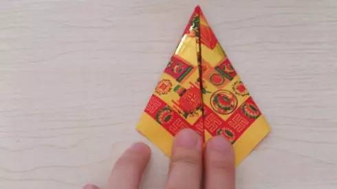 黄纸手工折纸菠萝元宝,中秋节元宝折纸的教程简单又漂亮