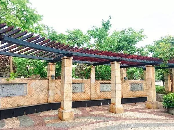 这所小学不仅拥有无敌湖景，还有一个滨江历史博物馆